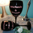 Exklusives 2 er Set Weinglas schwarz "Black is beautiful" mit Namen und Datum zum Valentinstag - Geschenk zur Hochzeit 200ml