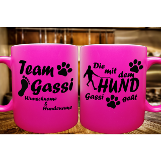 FUNNYWORDS® Team Gassi - mit dem HUND Gassi geht Kaffeebecher  NEON & Glitzer  - Wunschnamen